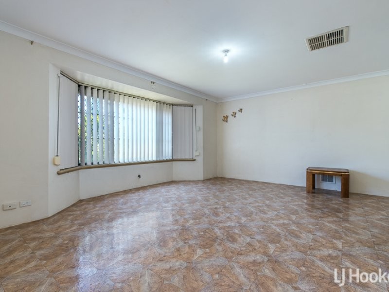 81 Greenway Ave, Thornlie WA 6108