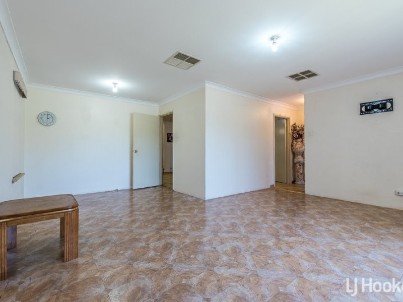 81 Greenway Ave, Thornlie WA 6108