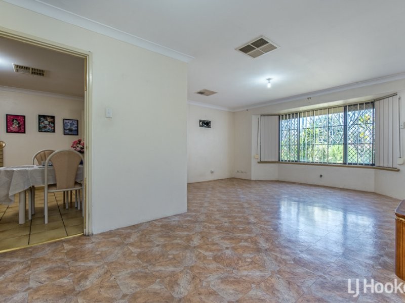 81 Greenway Ave, Thornlie WA 6108