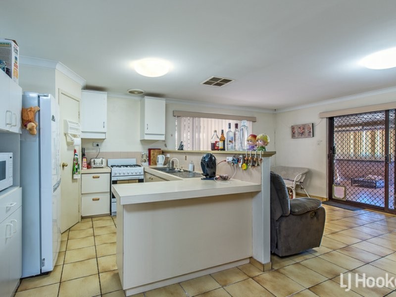 81 Greenway Ave, Thornlie WA 6108