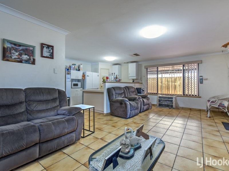 81 Greenway Ave, Thornlie WA 6108