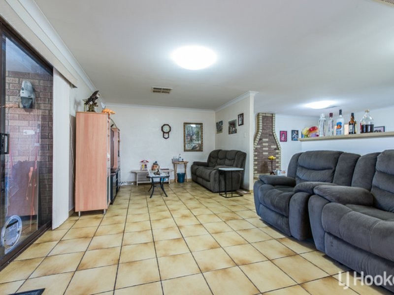 81 Greenway Ave, Thornlie WA 6108