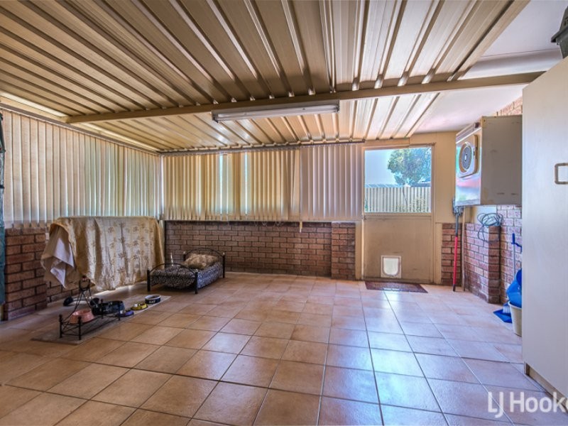 81 Greenway Ave, Thornlie WA 6108