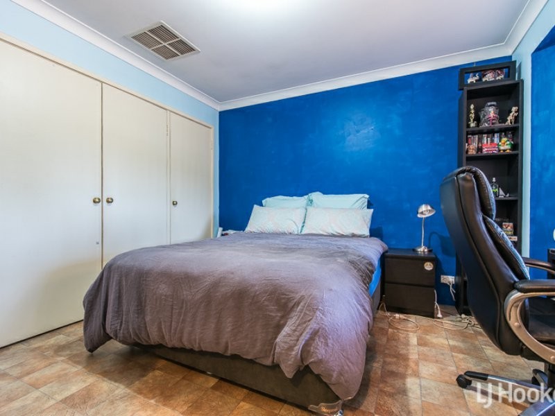 81 Greenway Ave, Thornlie WA 6108