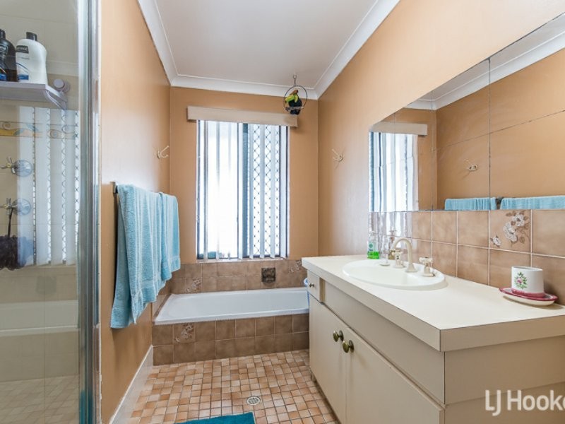 81 Greenway Ave, Thornlie WA 6108