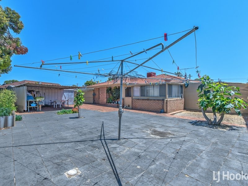 81 Greenway Ave, Thornlie WA 6108