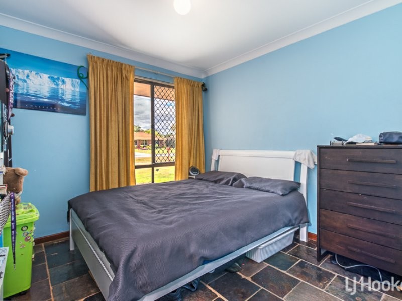 13 Storey Road, Thornlie WA 6108