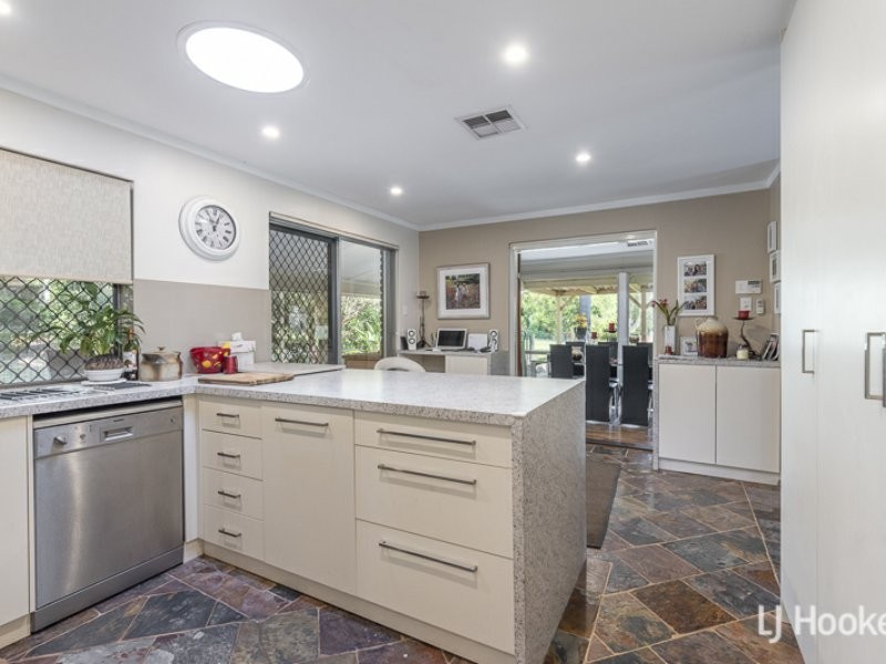 31 Grenadier Drive, Thornlie WA 6108