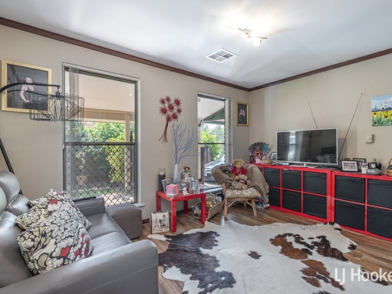 31 Grenadier Drive, Thornlie WA 6108