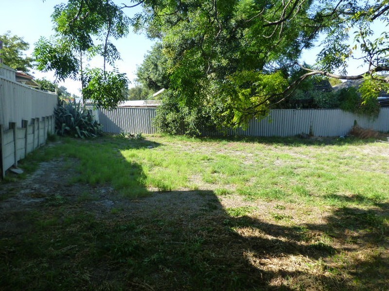 52 Pembury Road, Thornlie WA 6108