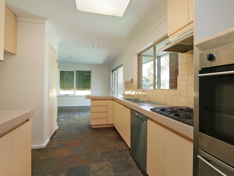 4 Bayham Place, Huntingdale WA 6110