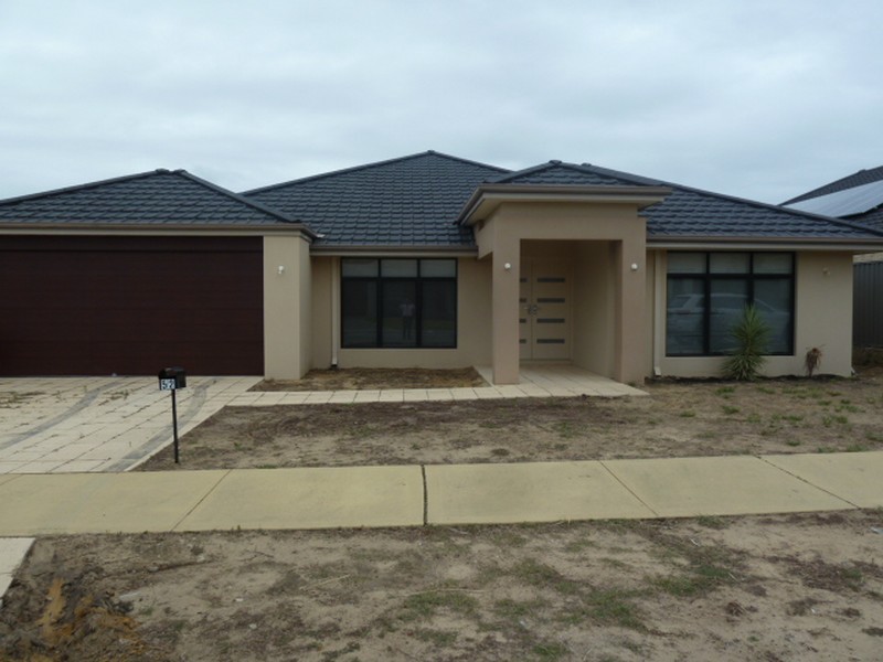 52 Hillhouse Way, Piara Waters WA 6112