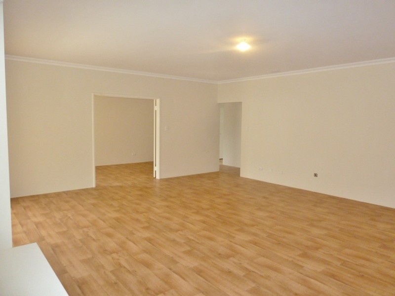 52 Hillhouse Way, Piara Waters WA 6112