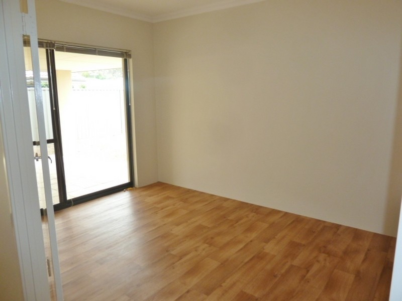 52 Hillhouse Way, Piara Waters WA 6112
