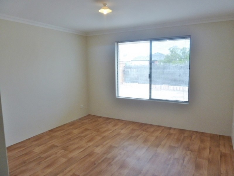 52 Hillhouse Way, Piara Waters WA 6112