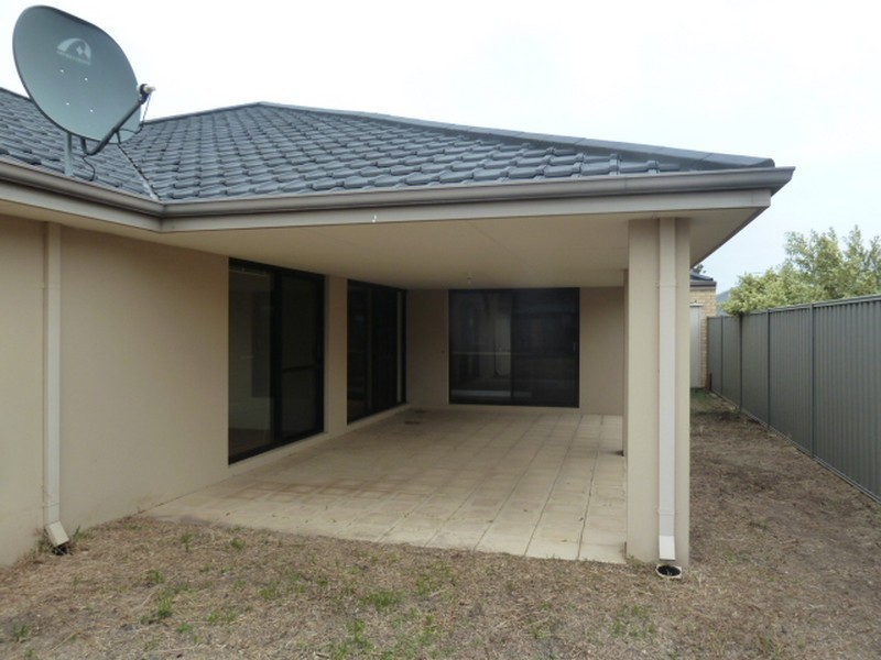 52 Hillhouse Way, Piara Waters WA 6112