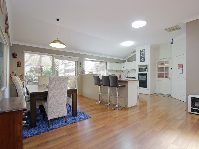 6 Nutbush Court, Thornlie WA 6108