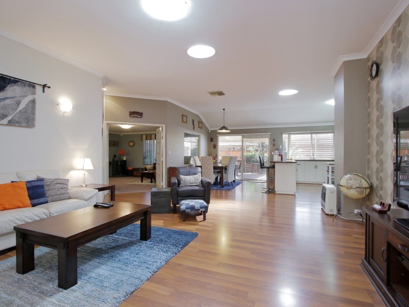 6 Nutbush Court, Thornlie WA 6108