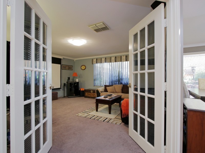 6 Nutbush Court, Thornlie WA 6108