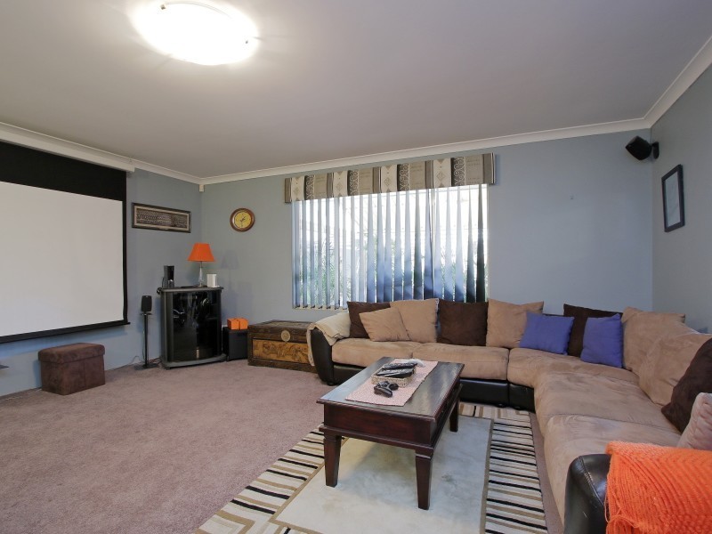 6 Nutbush Court, Thornlie WA 6108