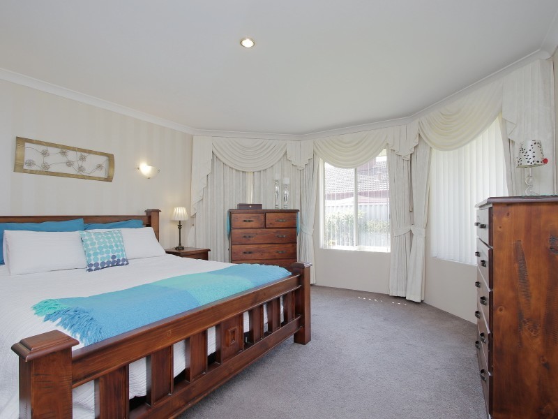 6 Nutbush Court, Thornlie WA 6108