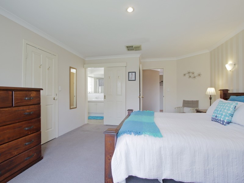 6 Nutbush Court, Thornlie WA 6108