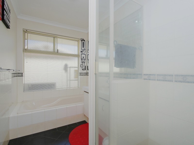 6 Nutbush Court, Thornlie WA 6108