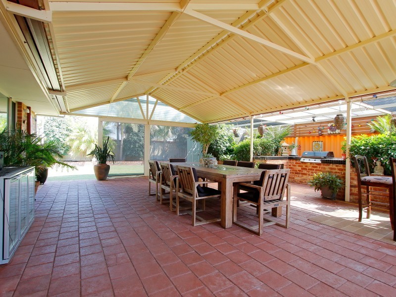 6 Nutbush Court, Thornlie WA 6108