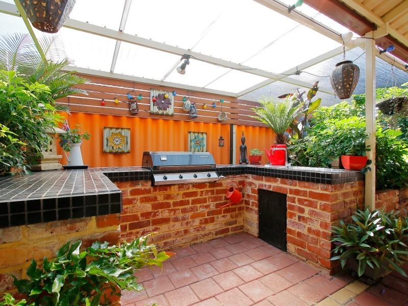 6 Nutbush Court, Thornlie WA 6108