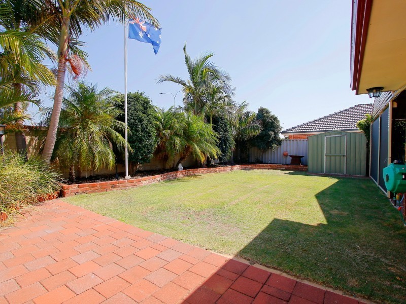 6 Nutbush Court, Thornlie WA 6108