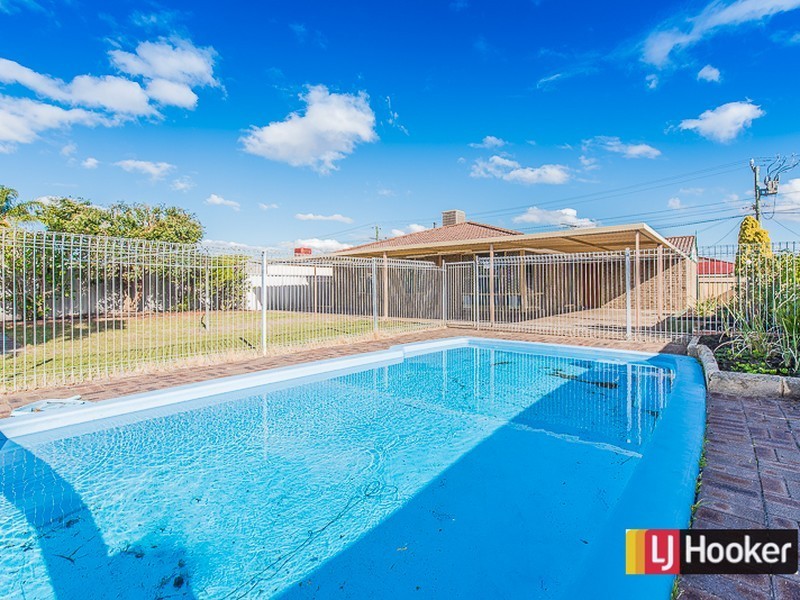 16 Murdoch Road, Thornlie WA 6108