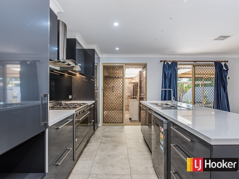 16 Murdoch Road, Thornlie WA 6108