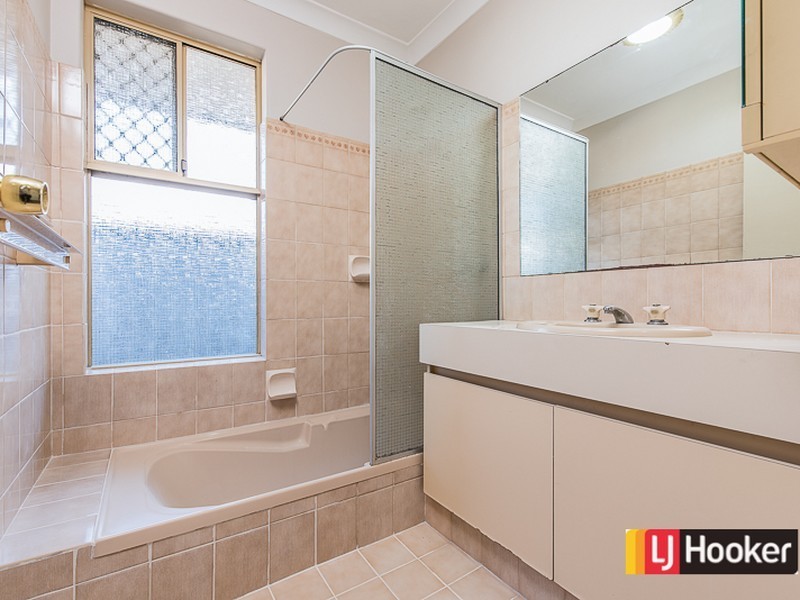 16 Murdoch Road, Thornlie WA 6108