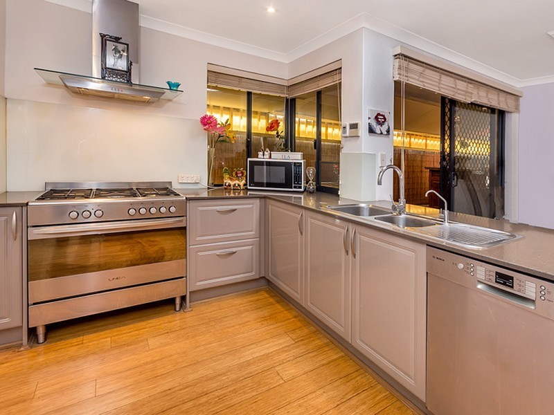 18 Aviemore Green, Canning Vale WA 6155