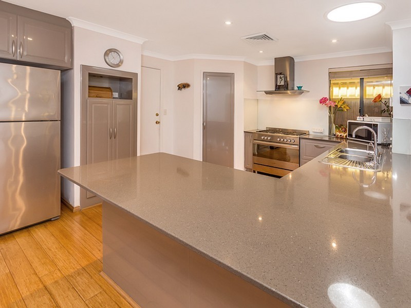 18 Aviemore Green, Canning Vale WA 6155