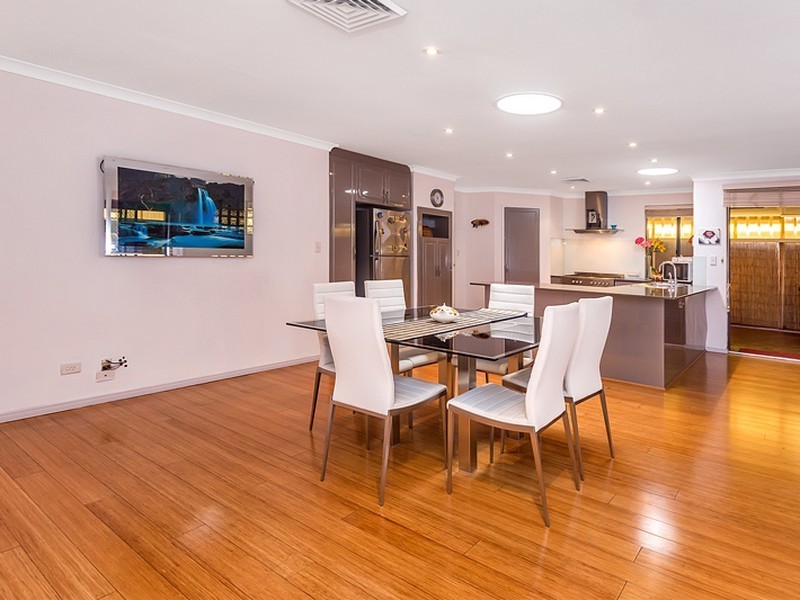 18 Aviemore Green, Canning Vale WA 6155