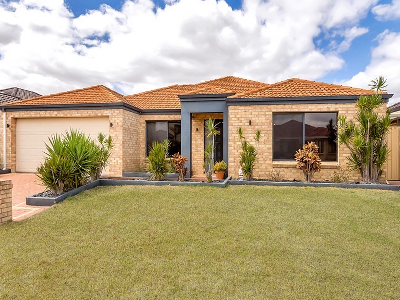 18 Aviemore Green, Canning Vale WA 6155