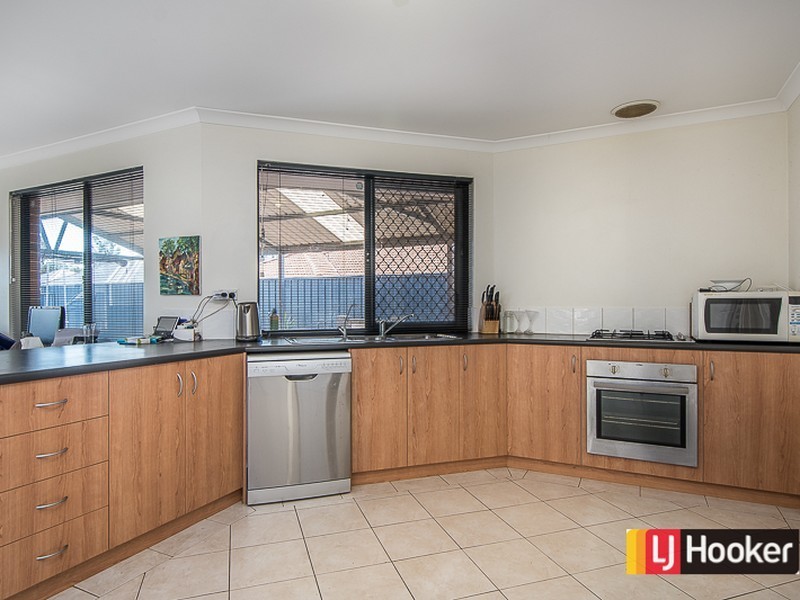 10 Granada Loop, Seville Grove WA 6112