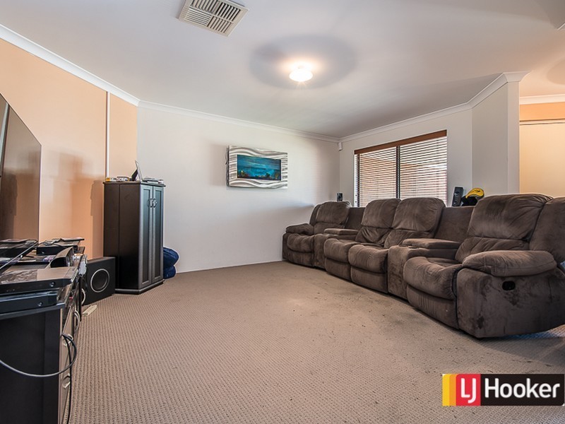 10 Granada Loop, Seville Grove WA 6112