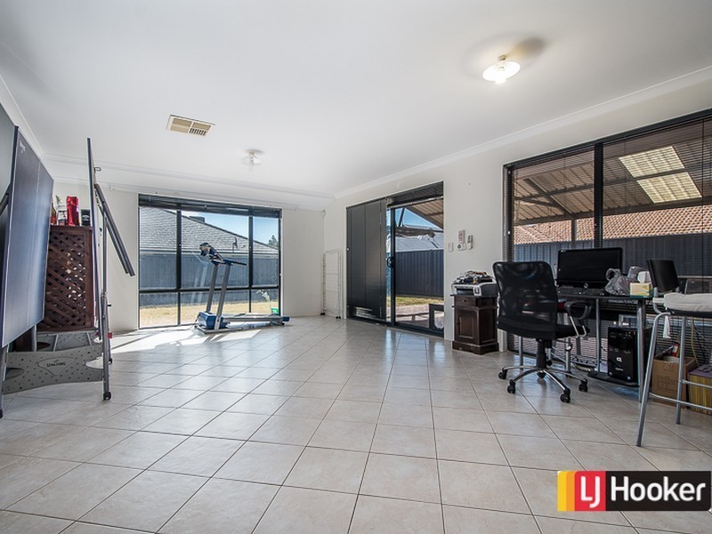 10 Granada Loop, Seville Grove WA 6112