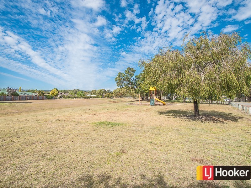 10 Granada Loop, Seville Grove WA 6112