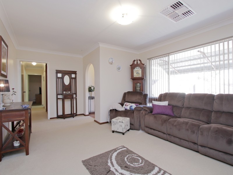 36 Coachwood Way, Maddington WA 6109