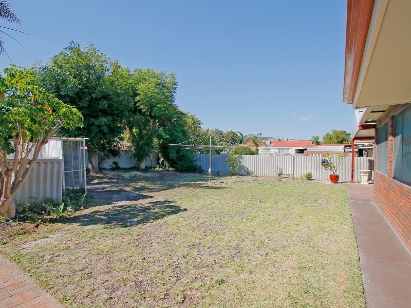 36 Coachwood Way, Maddington WA 6109