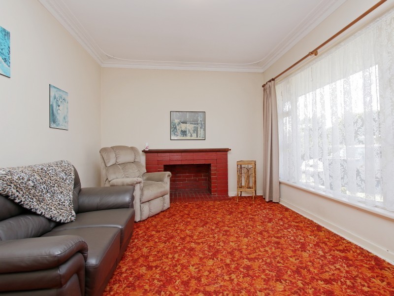 25 Thornlie Avenue, Thornlie WA 6108