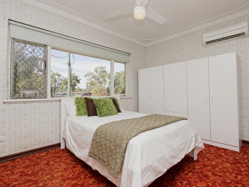 25 Thornlie Avenue, Thornlie WA 6108