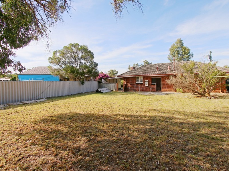 25 Thornlie Avenue, Thornlie WA 6108