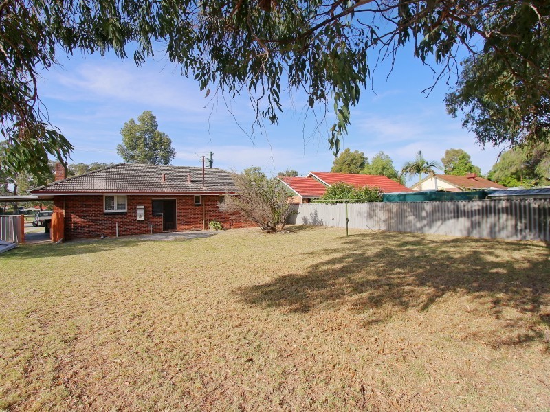 25 Thornlie Avenue, Thornlie WA 6108