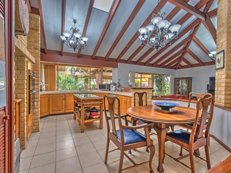 10 Camelot Court, Thornlie WA 6108