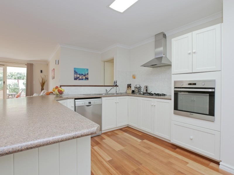 24 Hunt Street, Thornlie WA 6108