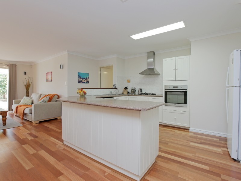 24 Hunt Street, Thornlie WA 6108